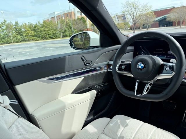 Used 2025 BMW 740i w/ Premium Package image 22