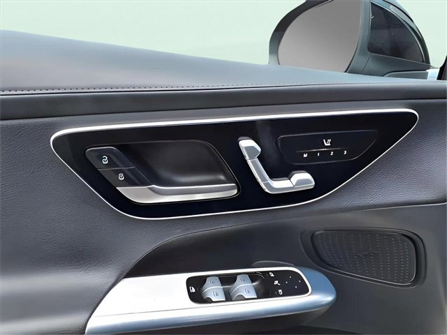 Used 2024 Mercedes-Benz GLC 300 image 25