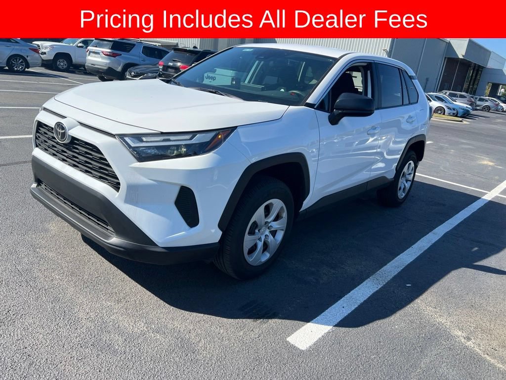 Used 2025 Toyota RAV4 LE AWD/4WD image 4