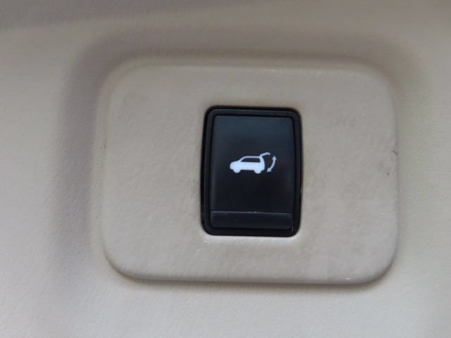 Used 2017 Nissan Pathfinder SL w/ SL Tech Package AWD/4WD image 11