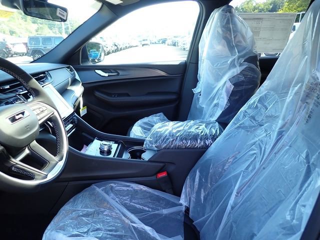 New 2025 Jeep Grand Cherokee Laredo w/ Luxury Tech Group I image 12