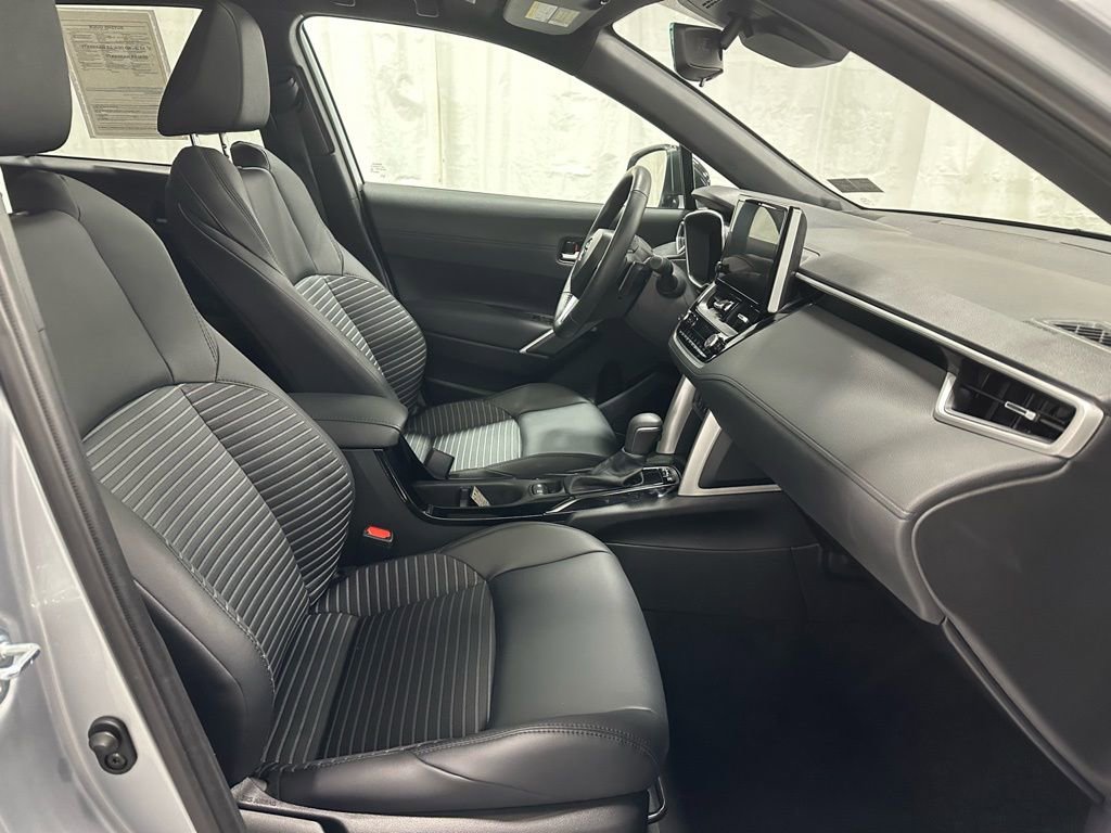 Used 2025 Toyota Corolla Cross XSE w/ Convenience Package image 60