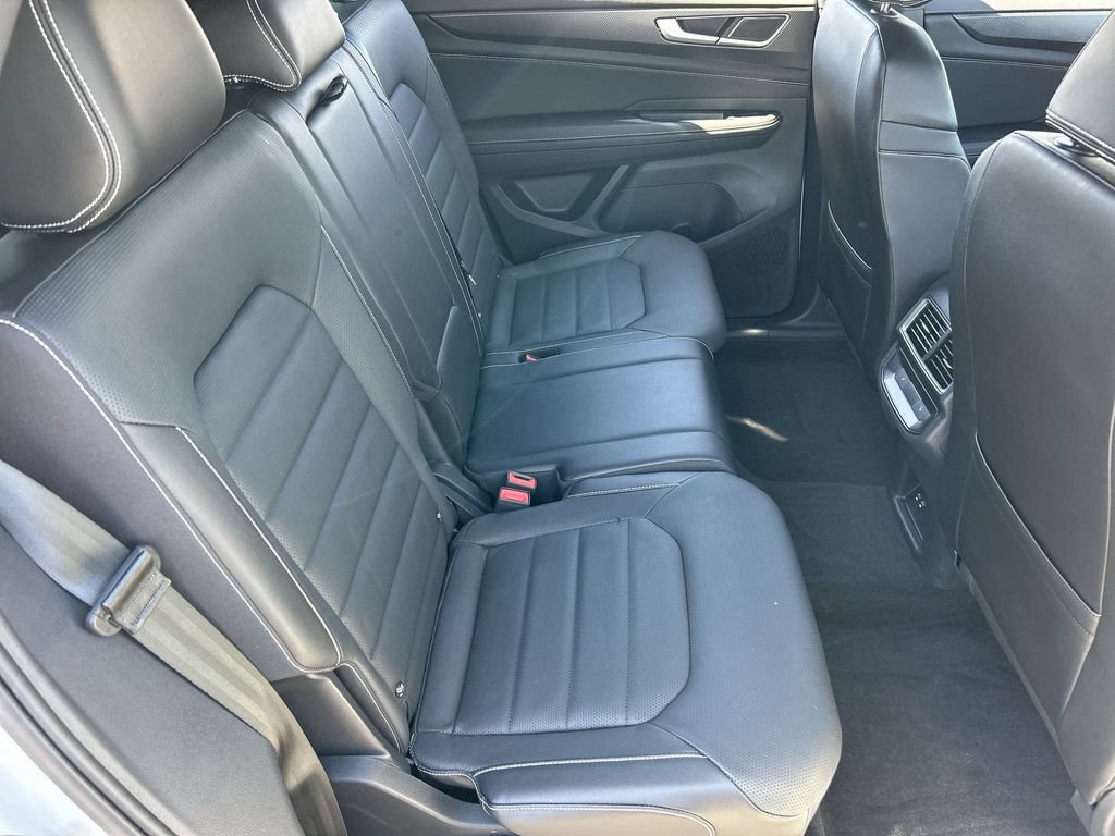 Used 2024 Volkswagen Atlas Cross Sport SEL R-Line AWD/4WD image 28