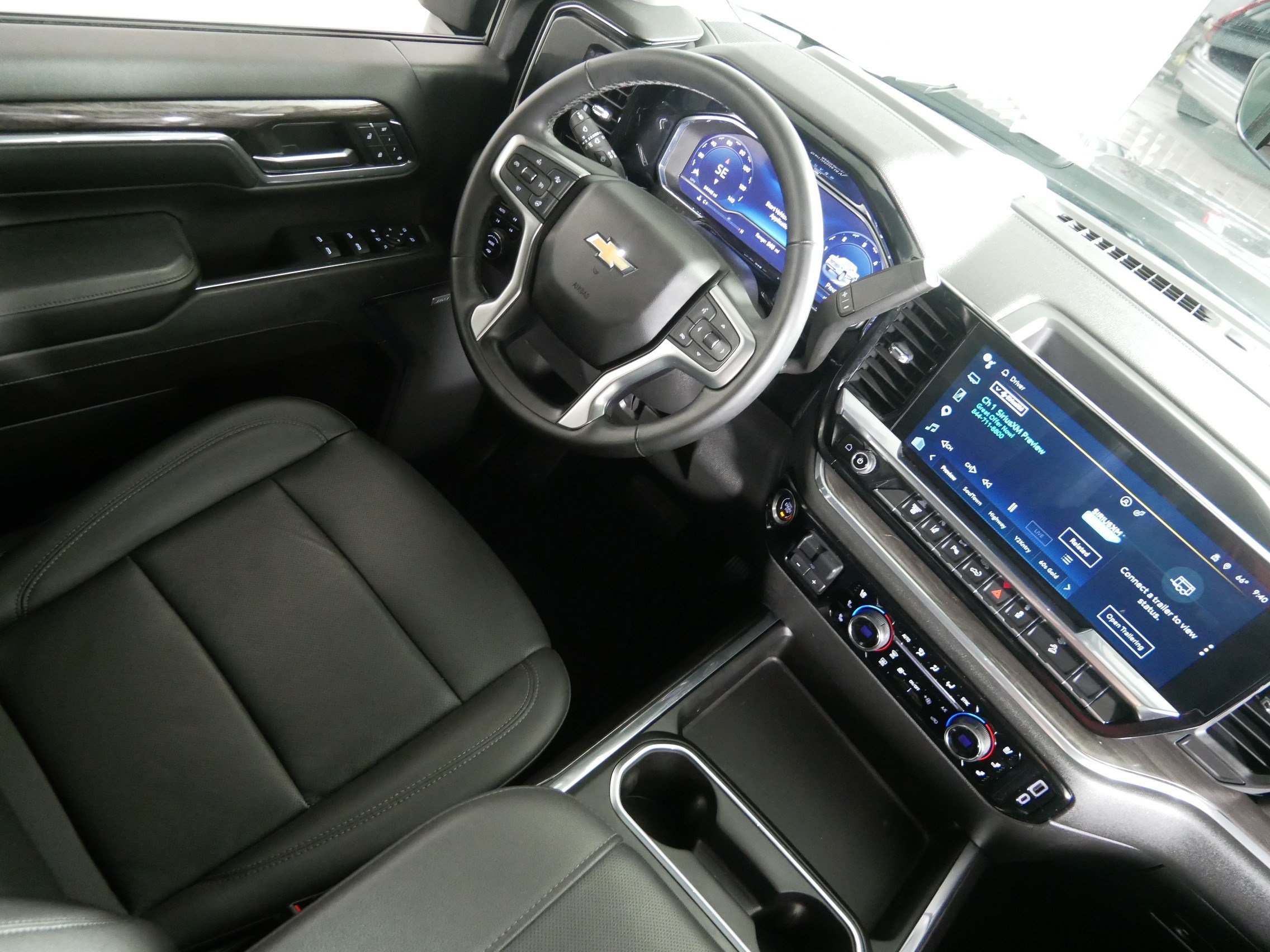 Used 2024 Chevrolet Silverado 3500 LTZ w/ LTZ Convenience Package AWD/4WD image 9