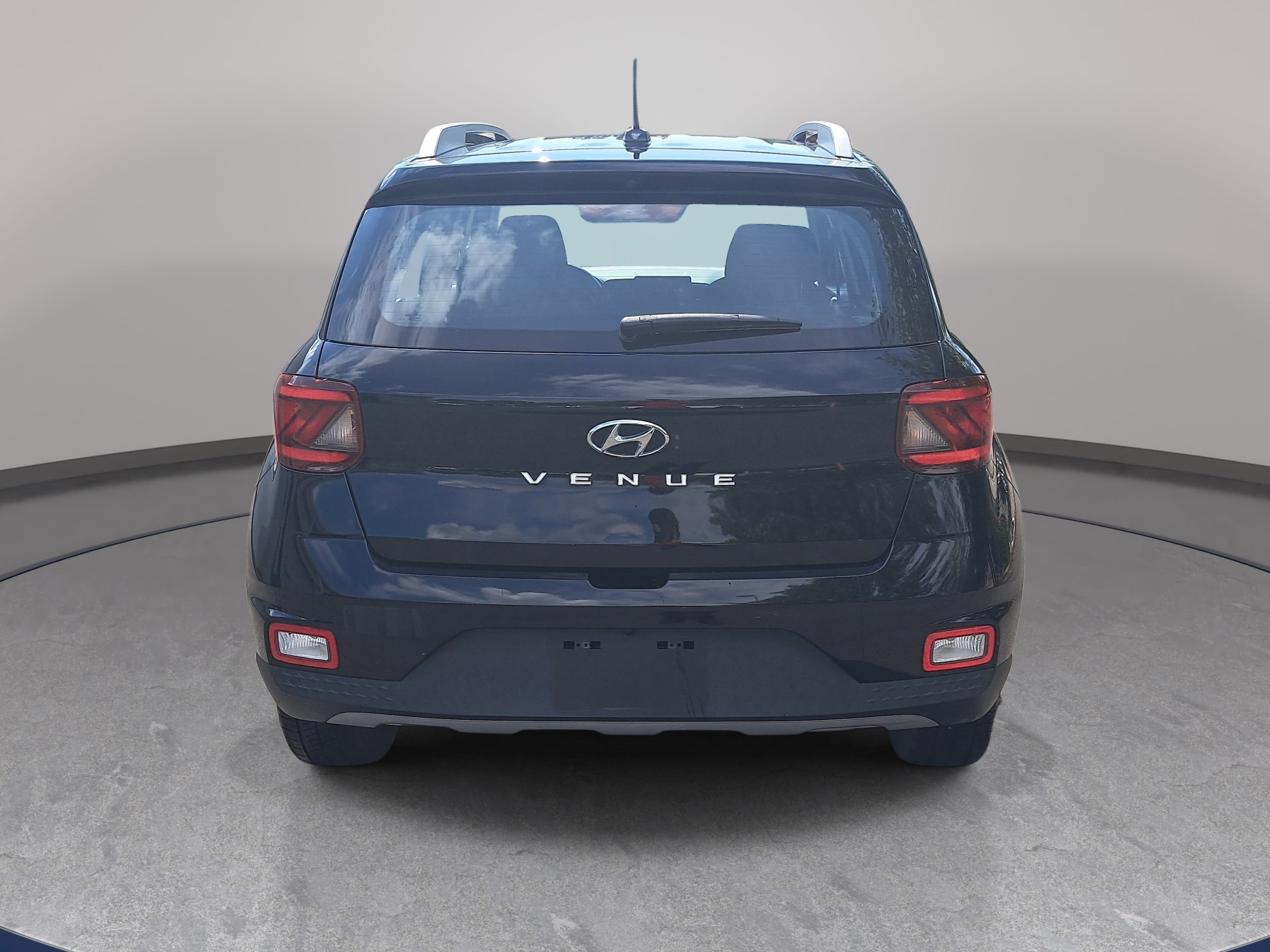 Used 2023 Hyundai Venue SEL FWD image 6