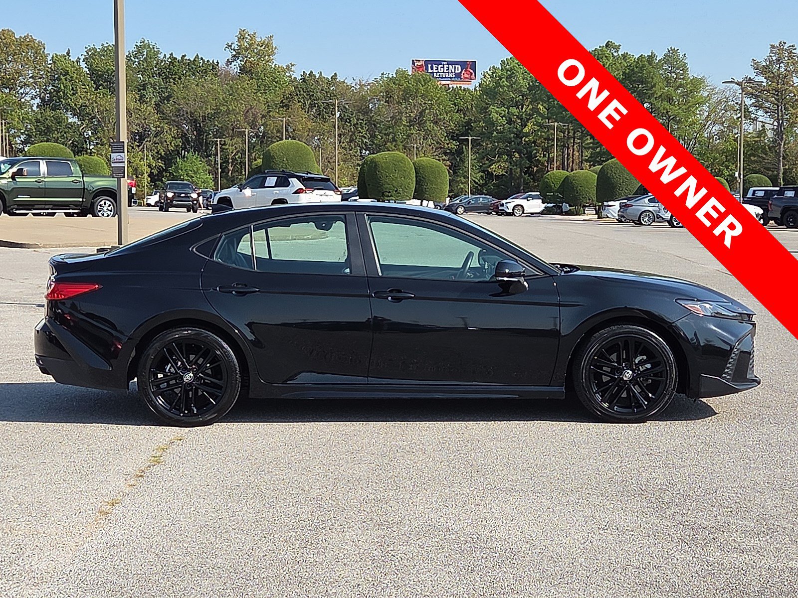 Used 2025 Toyota Camry SE FWD image 6