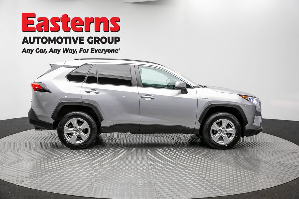 Used 2021 Toyota RAV4 XLE w/ XLE Grade Weather Package AWD/4WD image 5