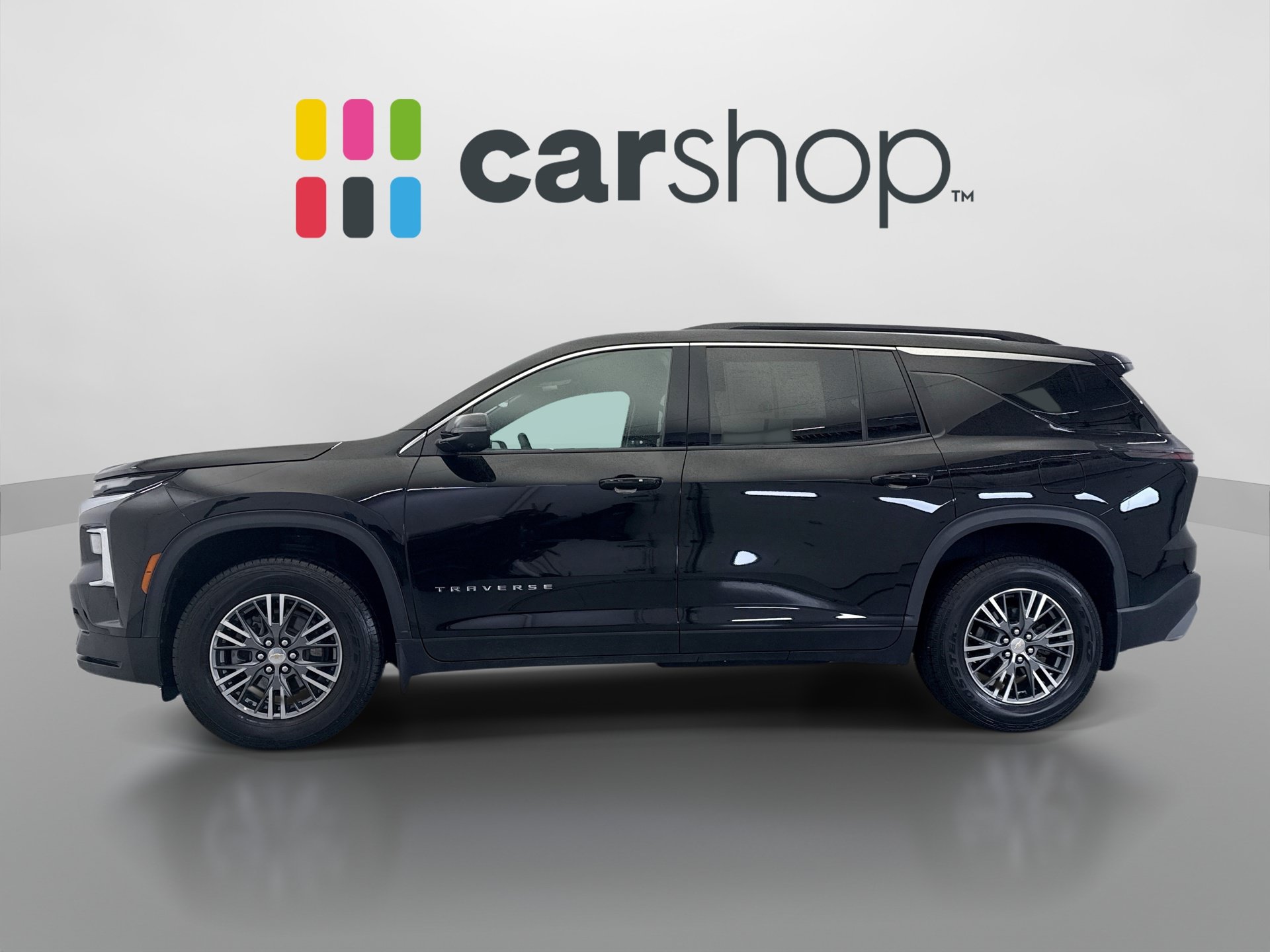 Used 2024 Chevrolet Traverse LT FWD image 2