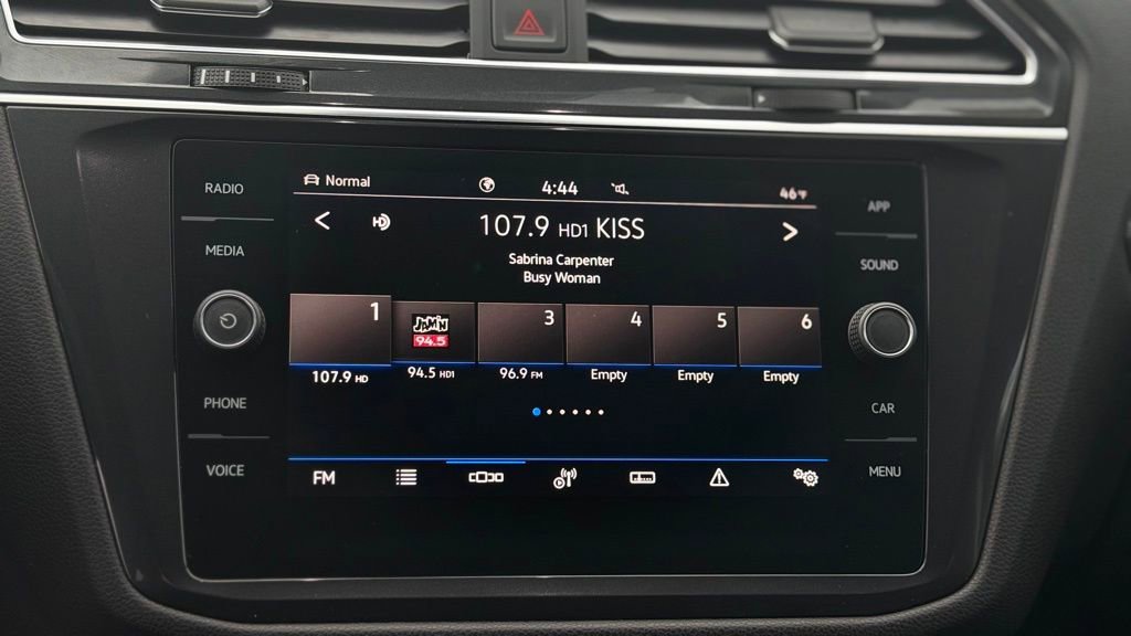 Used 2023 Volkswagen Tiguan SE image 19