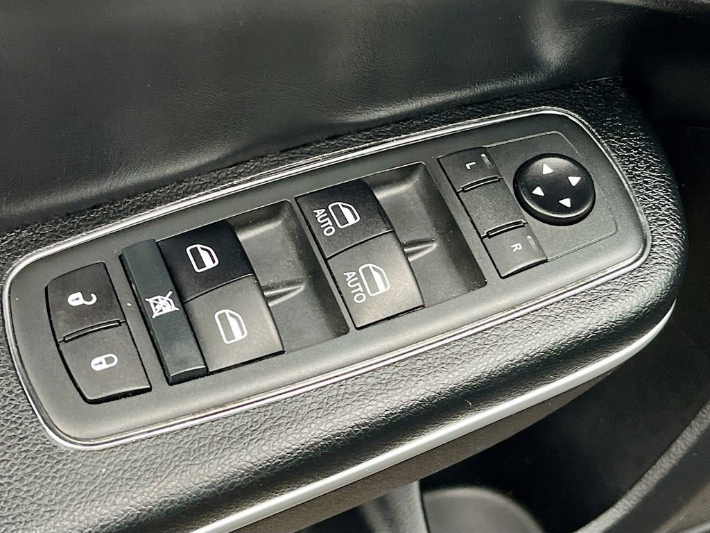 Used 2020 Chrysler 300 Touring w/ Sport Appearance Package image 17