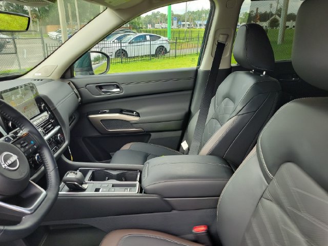 Used 2025 Nissan Pathfinder Platinum w/ Cargo Package FWD image 19