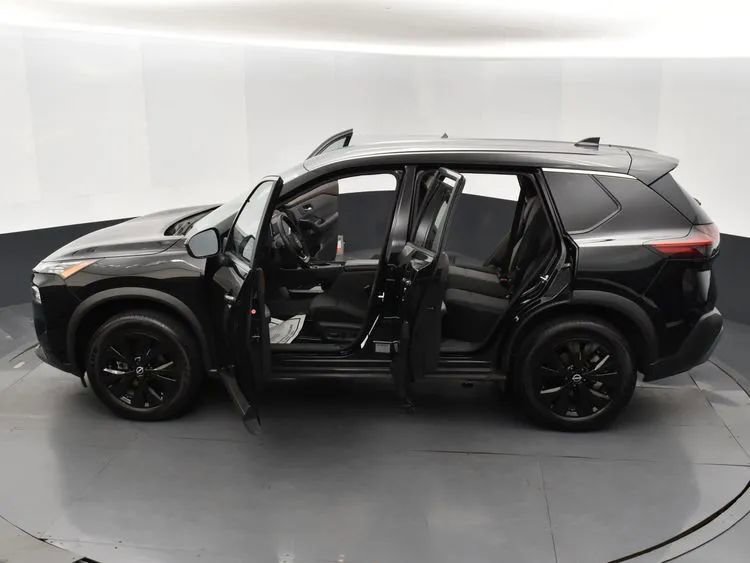 Used 2023 Nissan Rogue SV image 7