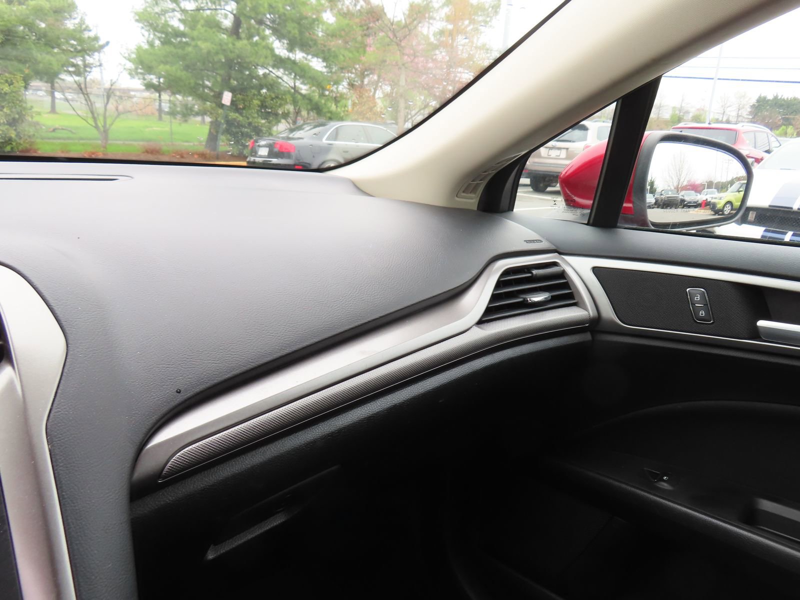 Used 2019 Ford Fusion SE image 22