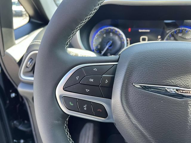 New 2025 Chrysler Pacifica Select FWD image 17