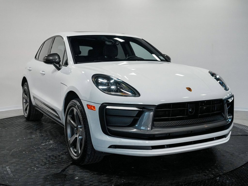Used 2023 Porsche Macan image 3