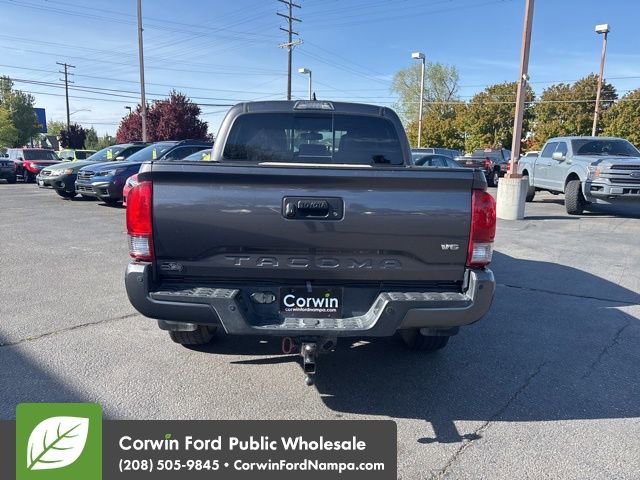 Used 2017 Toyota Tacoma TRD Off-Road w/ Premium & Technology Package AWD/4WD image 7