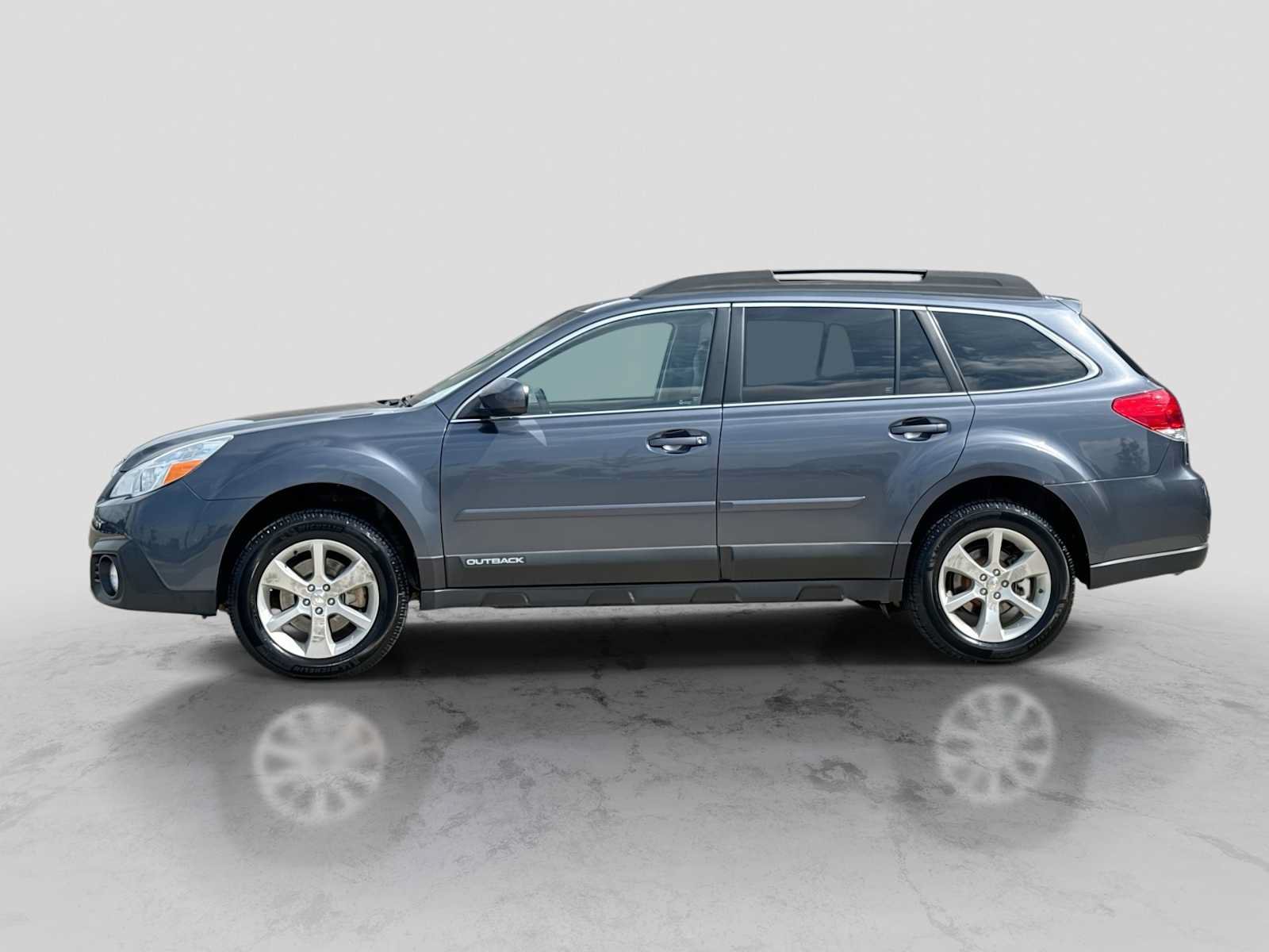 Used 2014 Subaru Outback 3.6R Limited w/ Moonroof Package AWD/4WD image 3