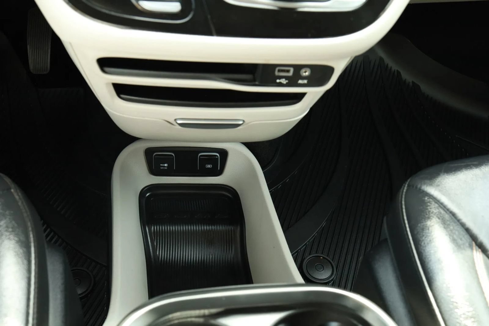 Used 2018 Chrysler Pacifica Touring-L FWD image 28