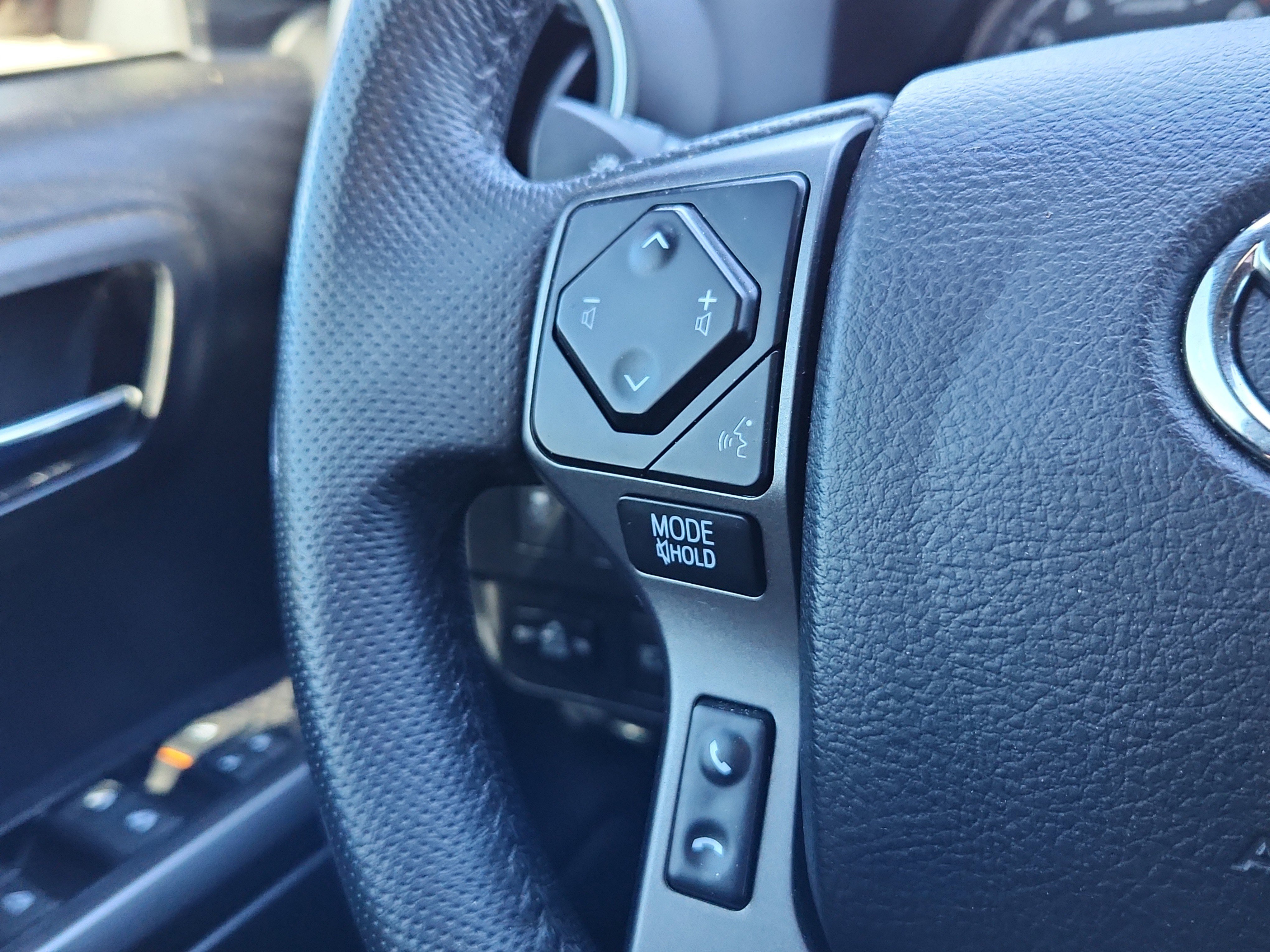 Used 2021 Toyota Tacoma TRD Off-Road w/ Technology Package image 18