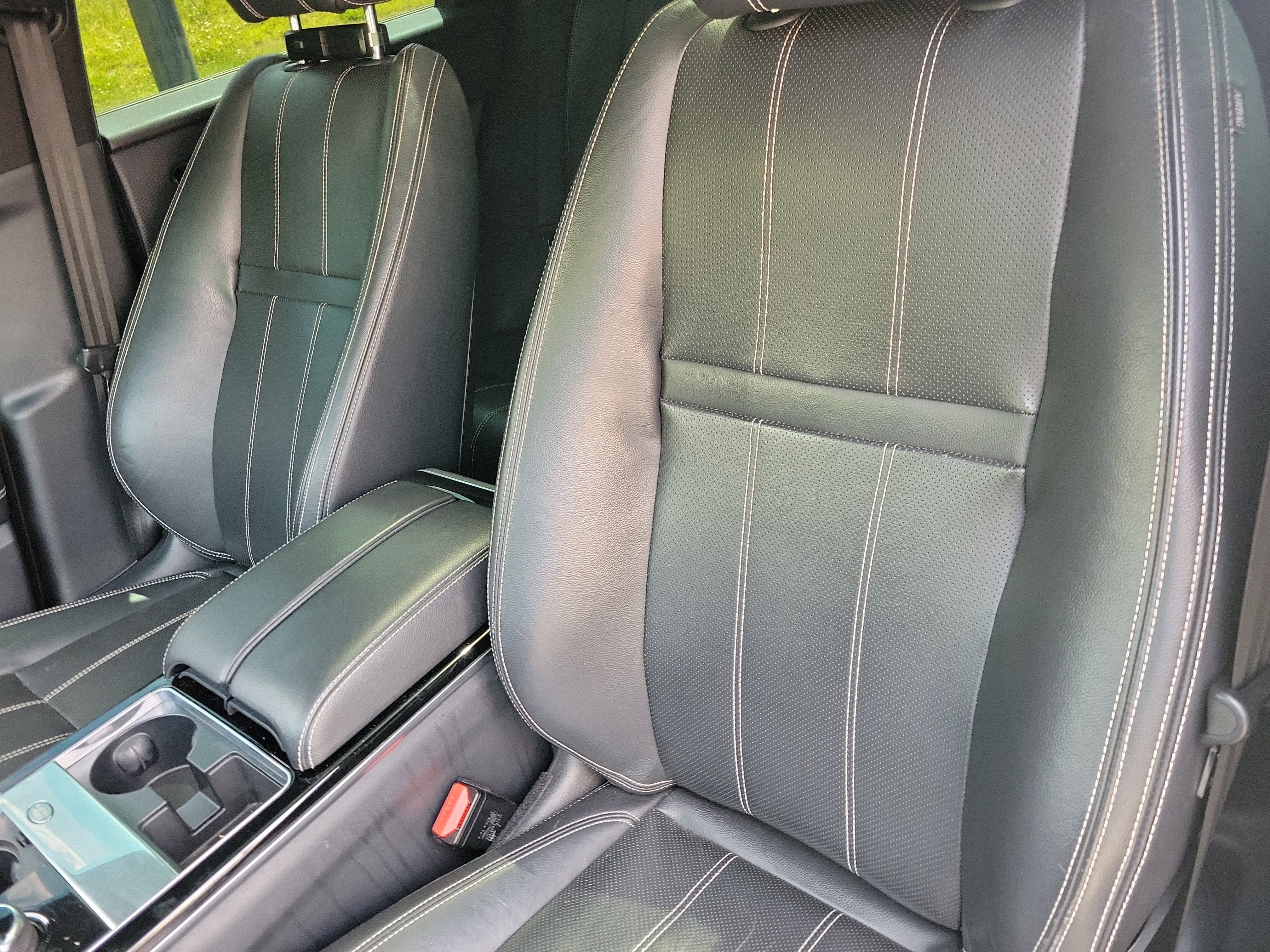 Used 2019 Land Rover Range Rover Velar R-Dynamic SE image 6