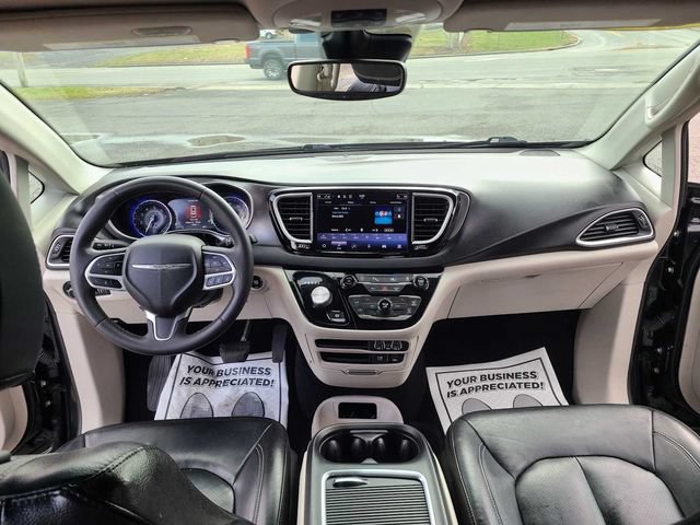 Used 2022 Chrysler Pacifica Touring-L FWD image 11