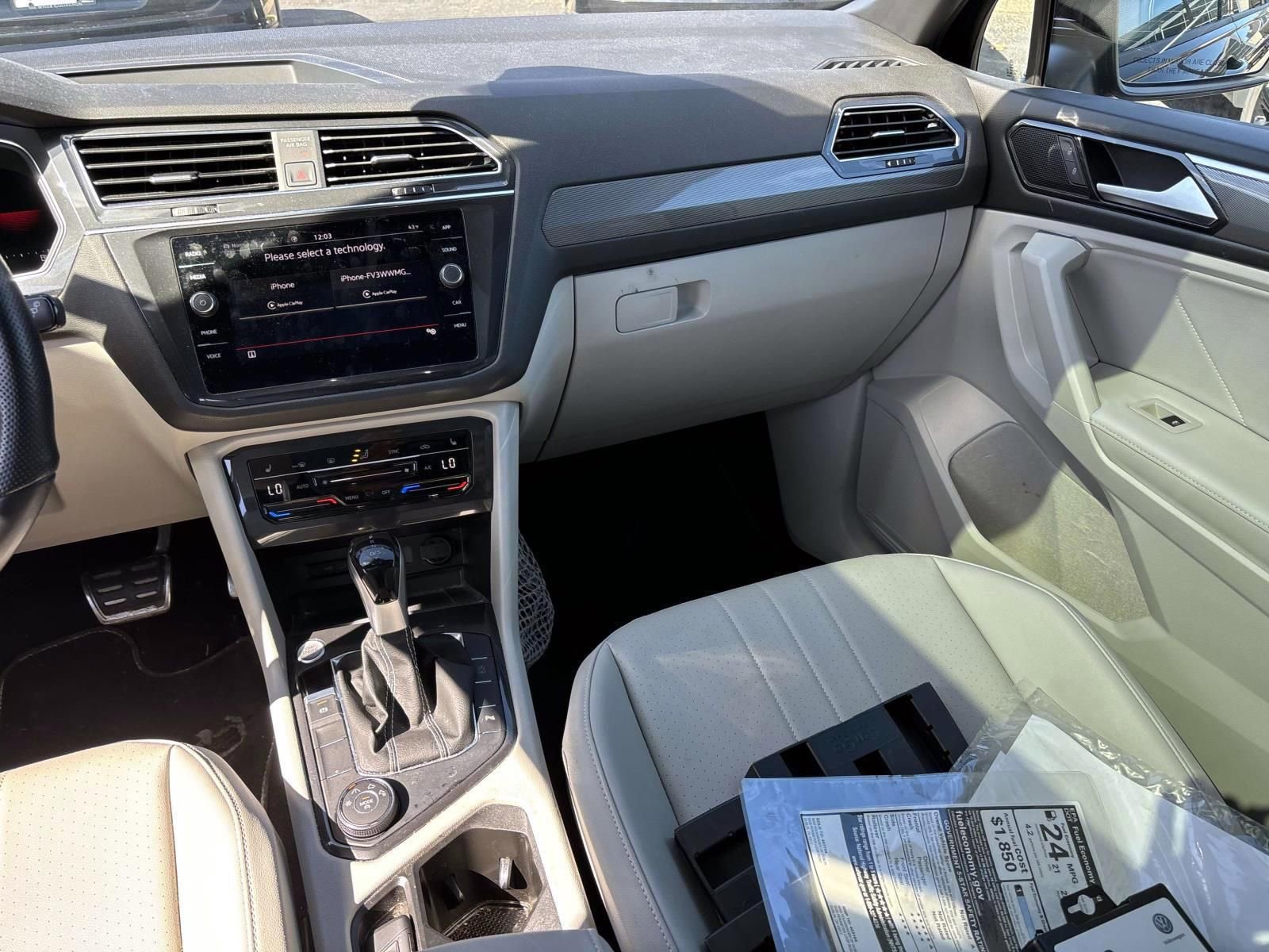 Used 2023 Volkswagen Tiguan SE R-Line image 31