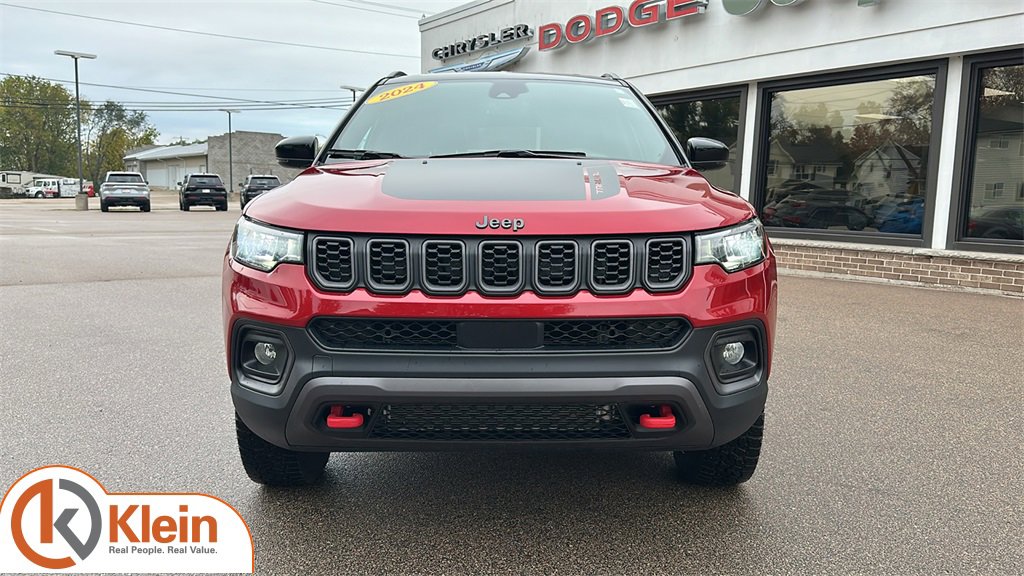 Used 2024 Jeep Compass Trailhawk image 2
