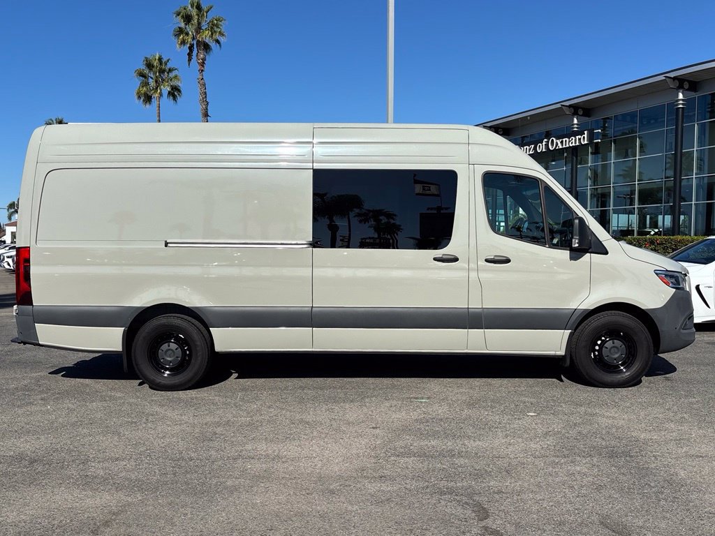 Used 2024 Mercedes-Benz Sprinter 2500 image 2