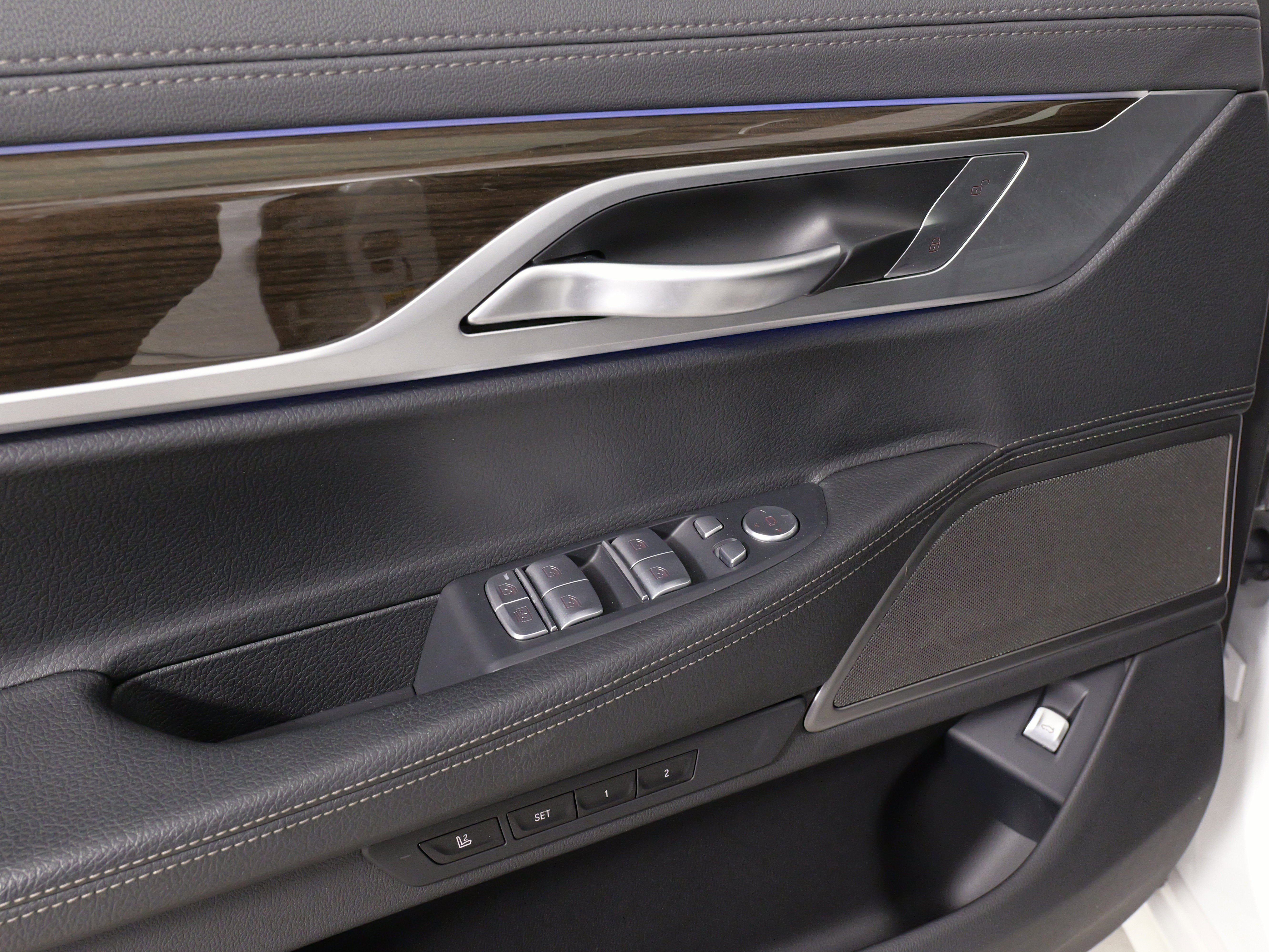 Used 2022 BMW 740i xDrive image 29