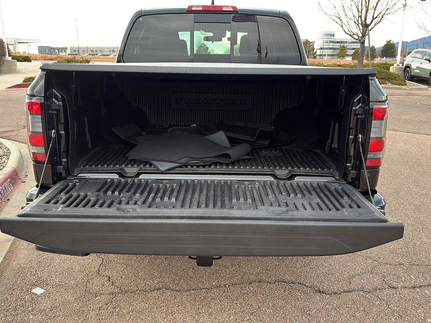 Used 2025 Nissan Frontier SV image 7