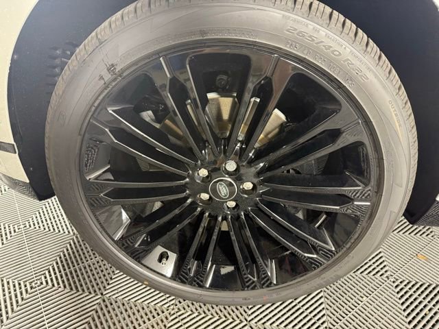 New 2026 Land Rover Range Rover Velar Dynamic SE image 13