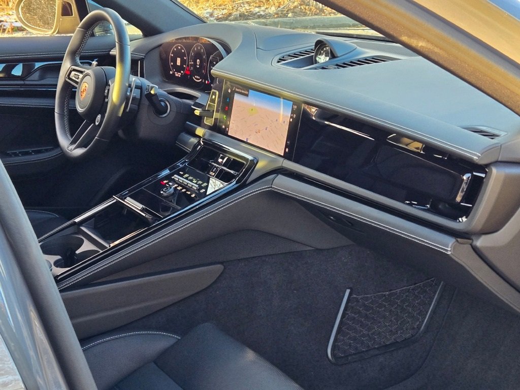 Used 2025 Porsche Panamera 4 image 39