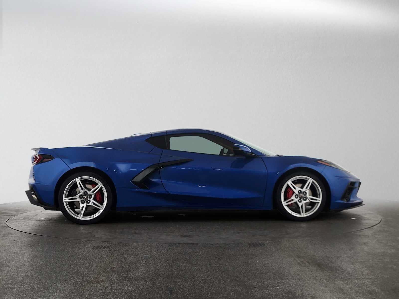 Used 2022 Chevrolet Corvette Stingray Premium Cpe w/ Battery Protection Package RWD image 2