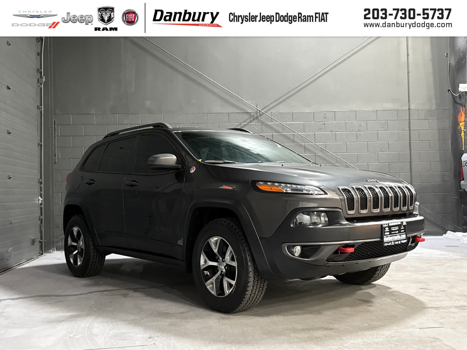 Used 2015 Jeep Cherokee Trailhawk w/ Leather Interior Group AWD/4WD video 1