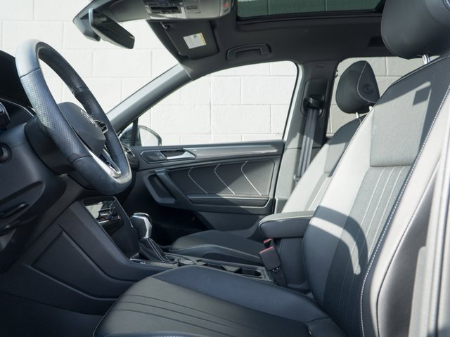 Certified 2024 Volkswagen Tiguan SE R-Line image 17