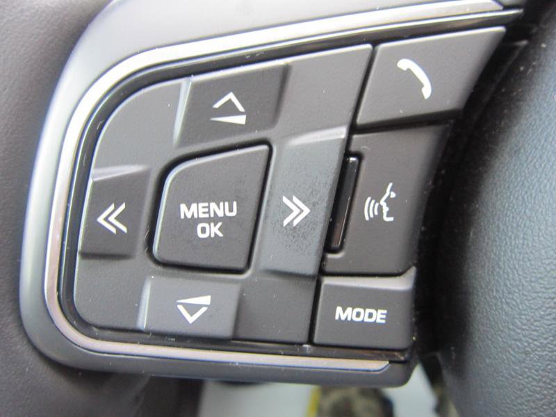 Used 2019 Jaguar F-PACE Premium image 22