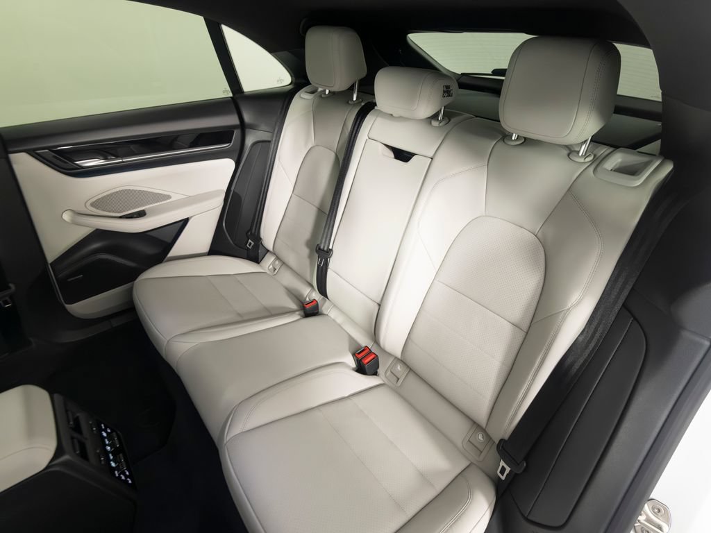 New 2026 Porsche Macan 4 Electric AWD/4WD image 38