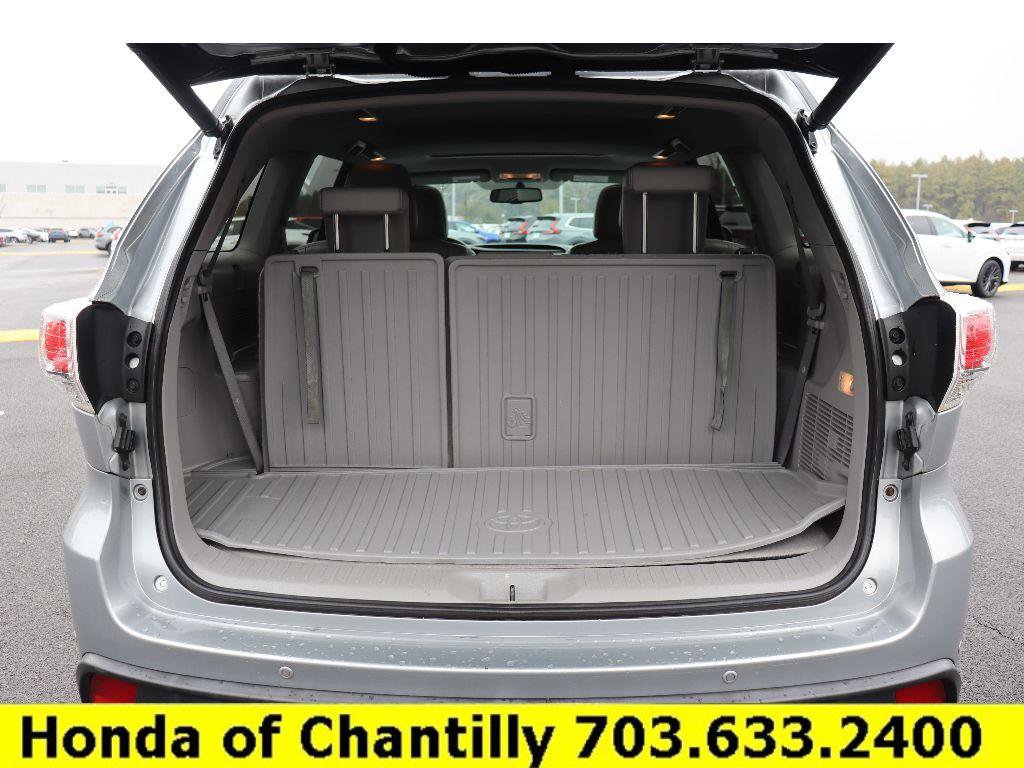 Used 2016 Toyota Highlander Limited image 32