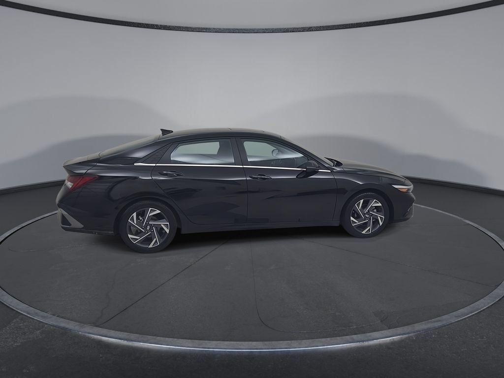Used 2025 Hyundai Elantra Limited FWD image 17