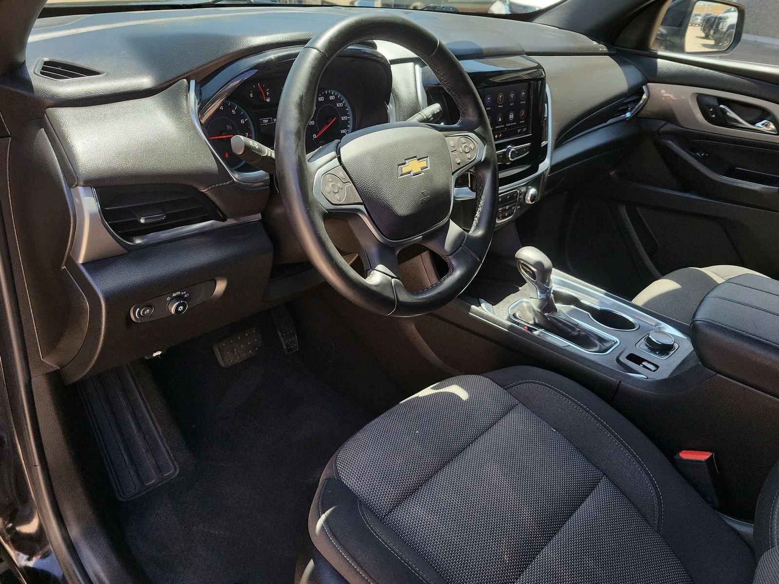 Used 2023 Chevrolet Traverse LT FWD image 10