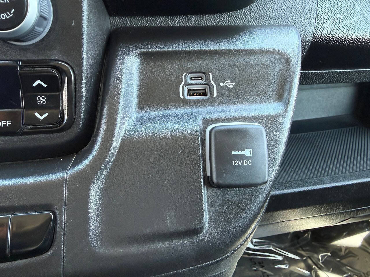 Used 2025 RAM ProMaster 2500 FWD image 37