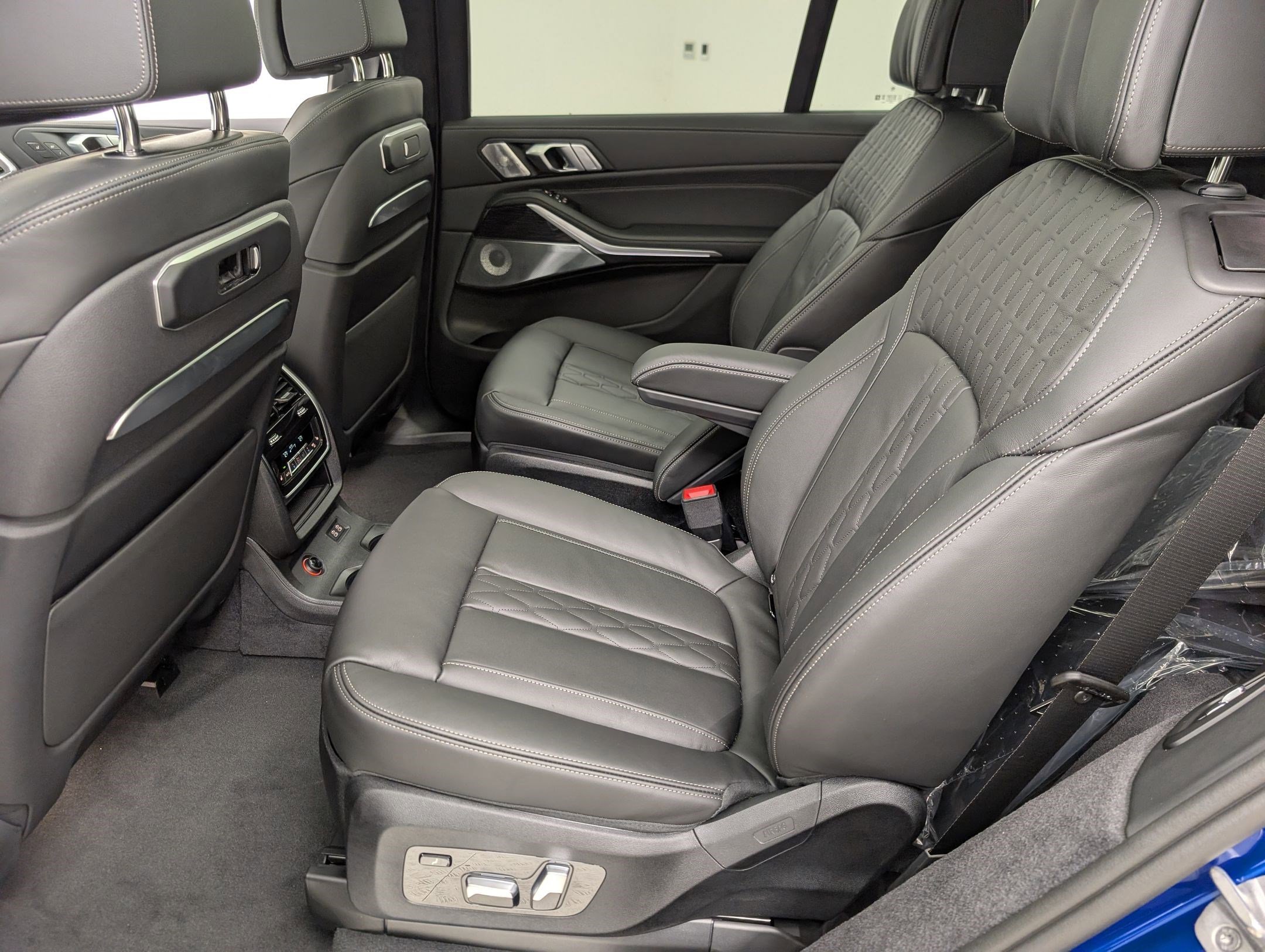 New 2026 BMW X7 M60i image 15