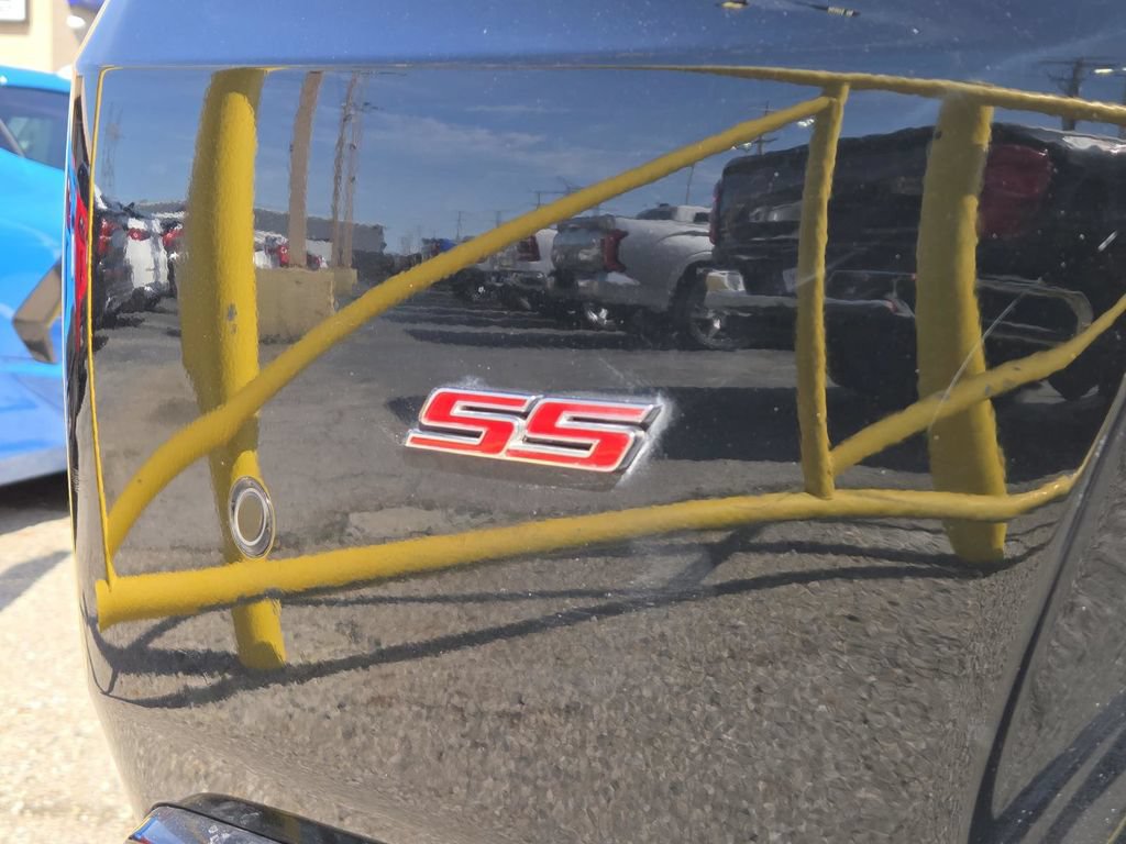 Used 2018 Chevrolet Camaro SS RWD image 8