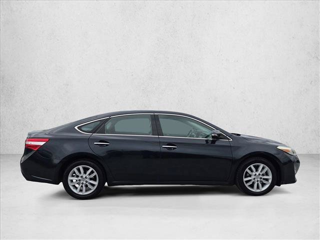 Used 2015 Toyota Avalon XLE w/ Preferred Accessory Package FWD image 4