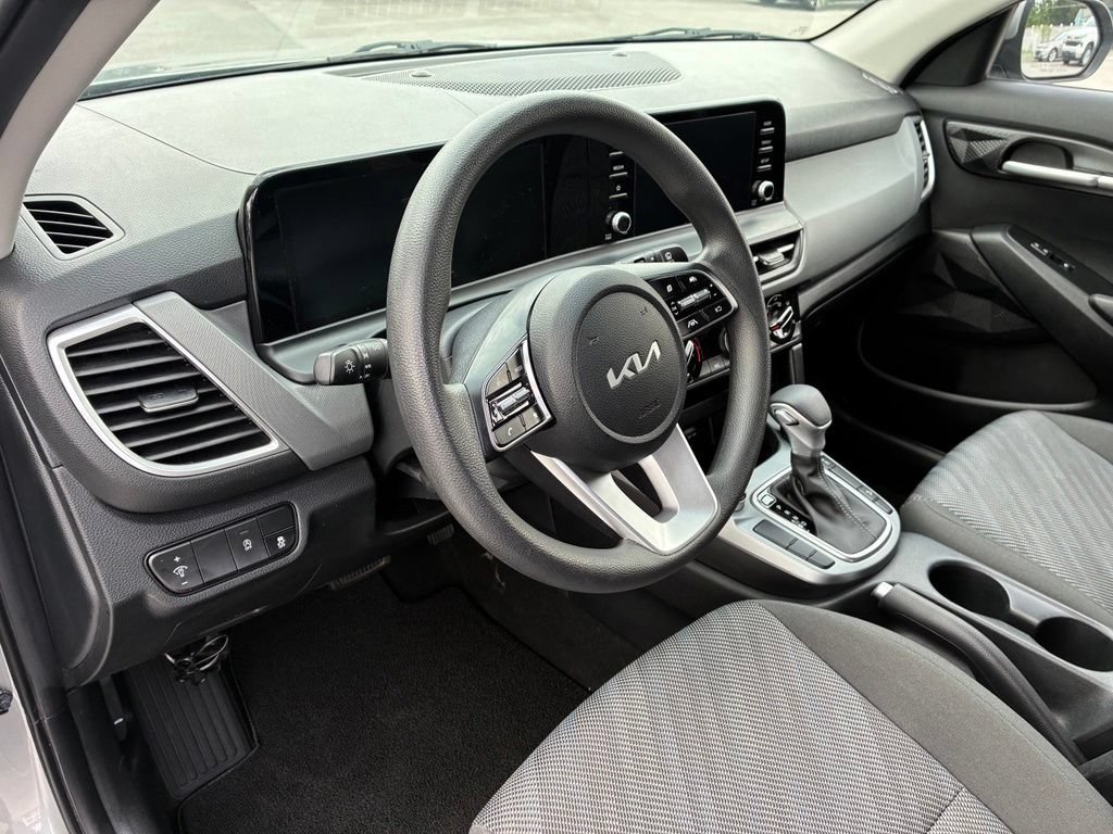 Used 2024 Kia Seltos LX AWD/4WD image 16