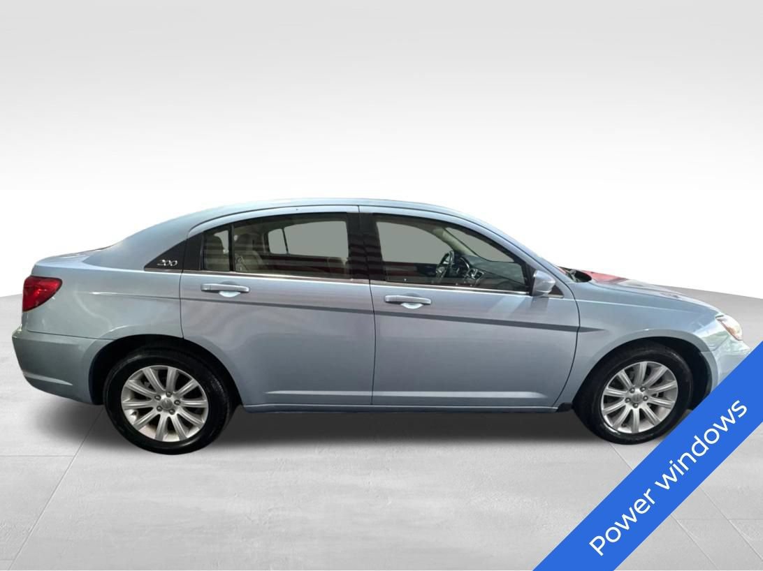 Used 2014 Chrysler 200 Touring FWD image 4