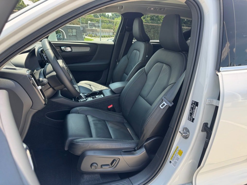 Certified 2023 Volvo XC40 B5 Ultimate w/ Climate Package AWD/4WD image 30