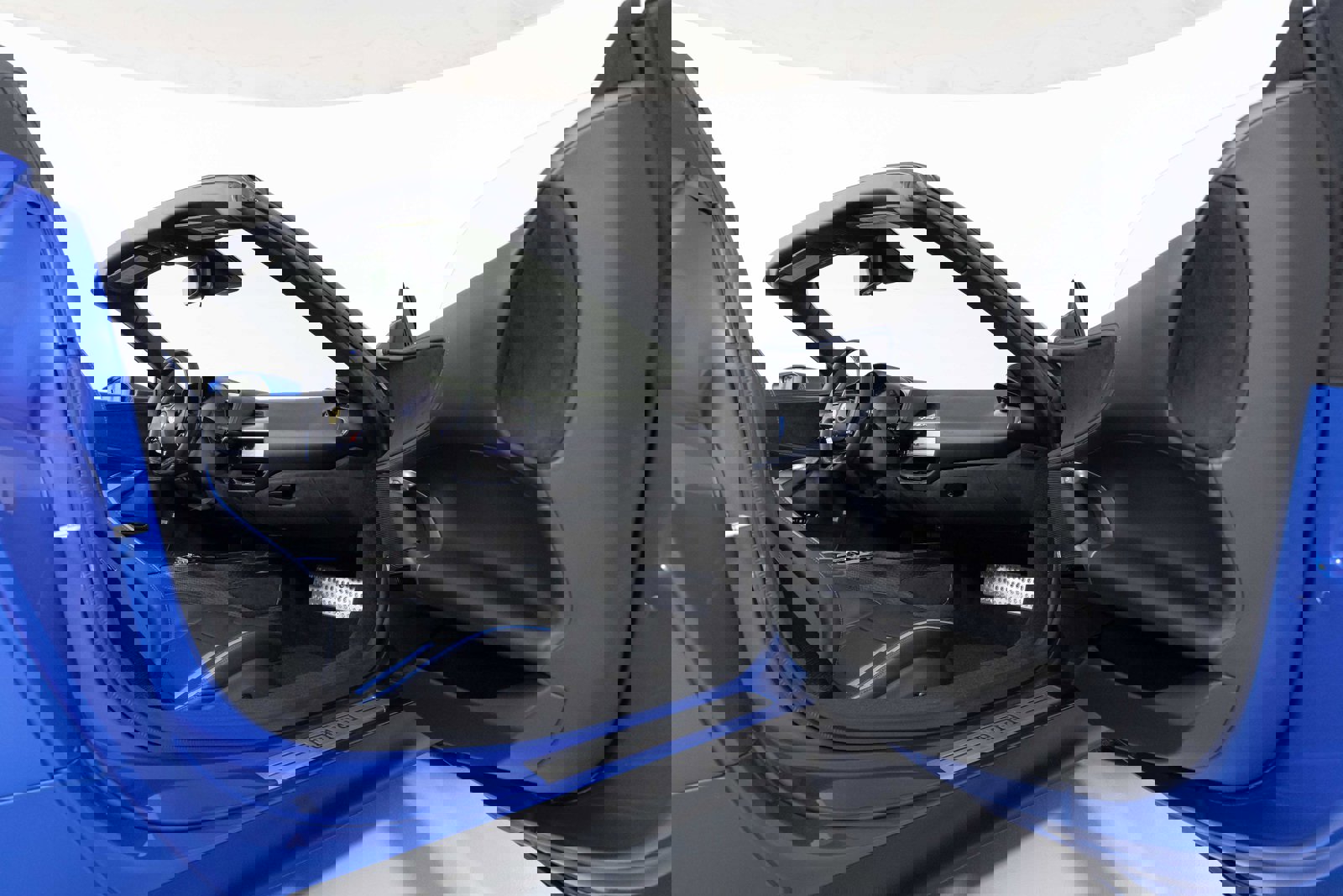 Used 2024 Ferrari SF90 Spider image 39