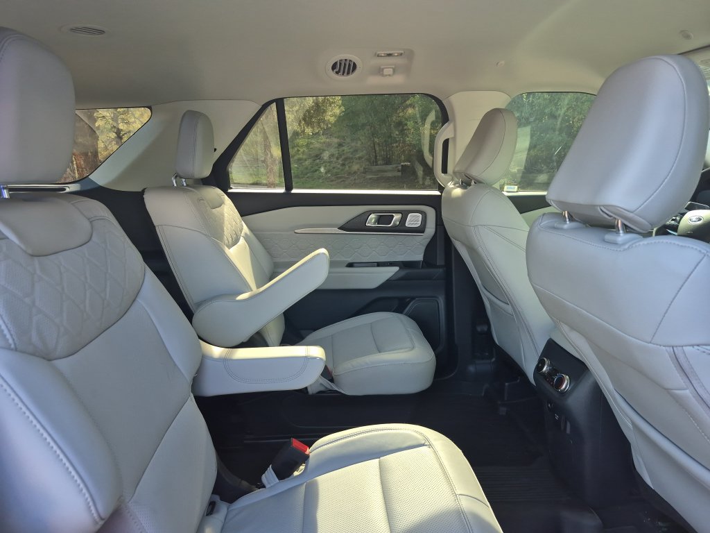New 2026 Ford Explorer Platinum w/ LUX Leather Package AWD/4WD image 25