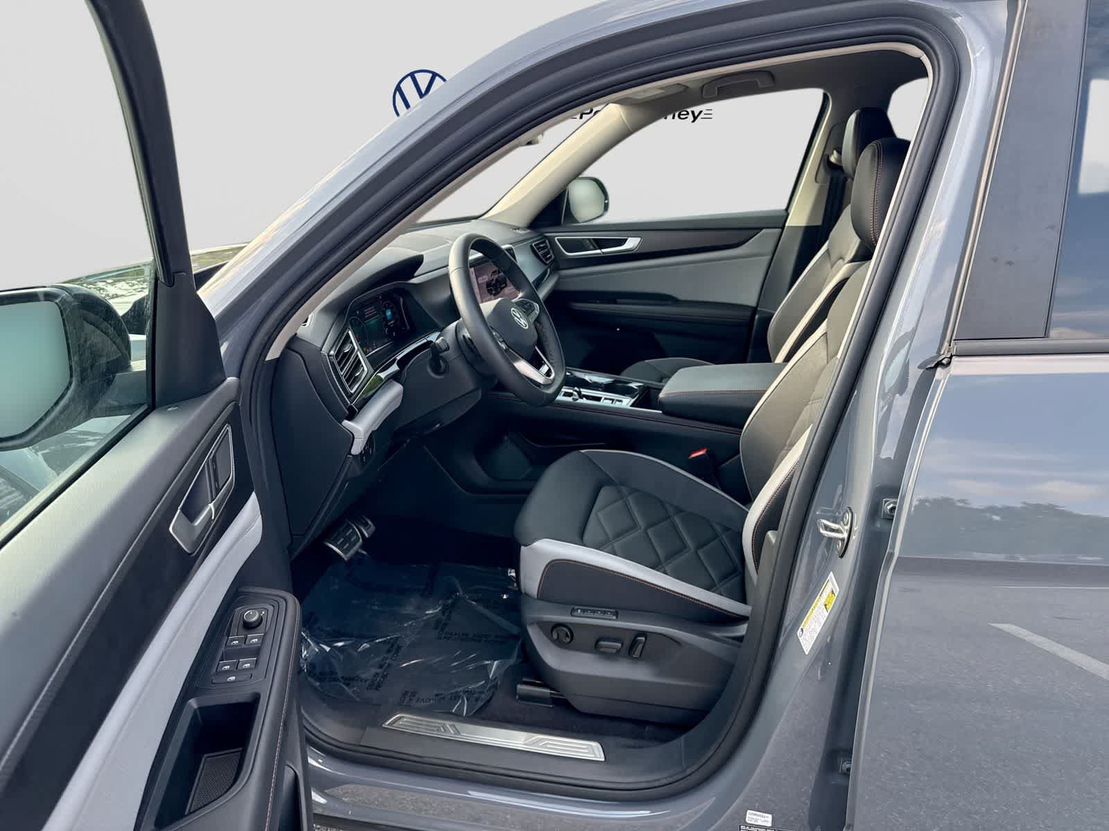Used 2024 Volkswagen Atlas Peak Edition SEL AWD/4WD image 10